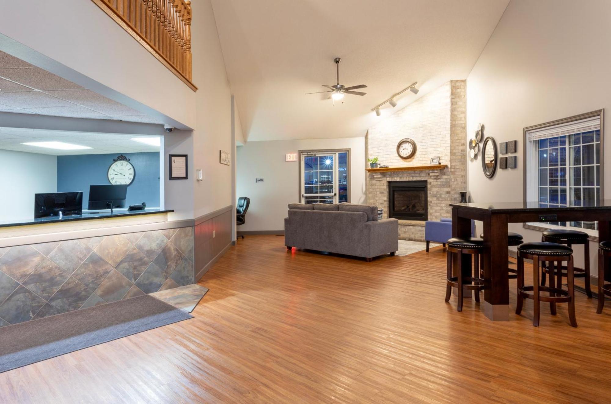 Paynesville Inn&Suites Extérieur photo