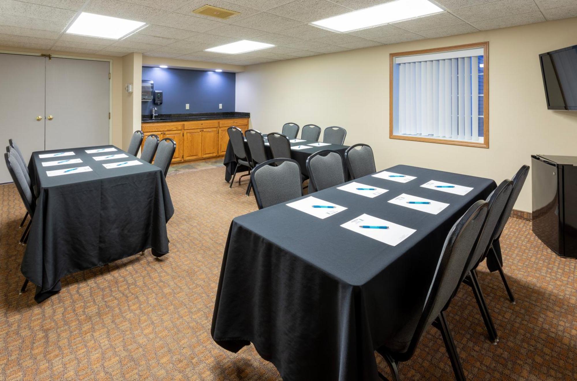 Paynesville Inn&Suites Extérieur photo