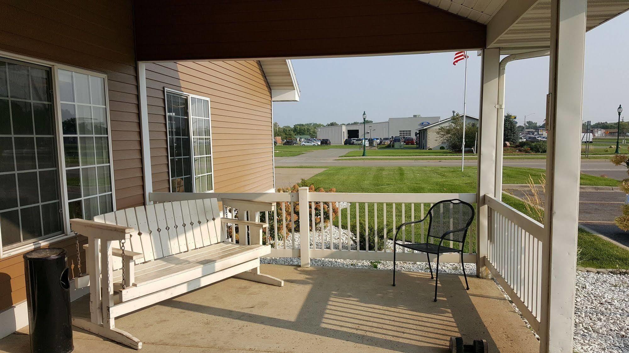 Paynesville Inn&Suites Extérieur photo