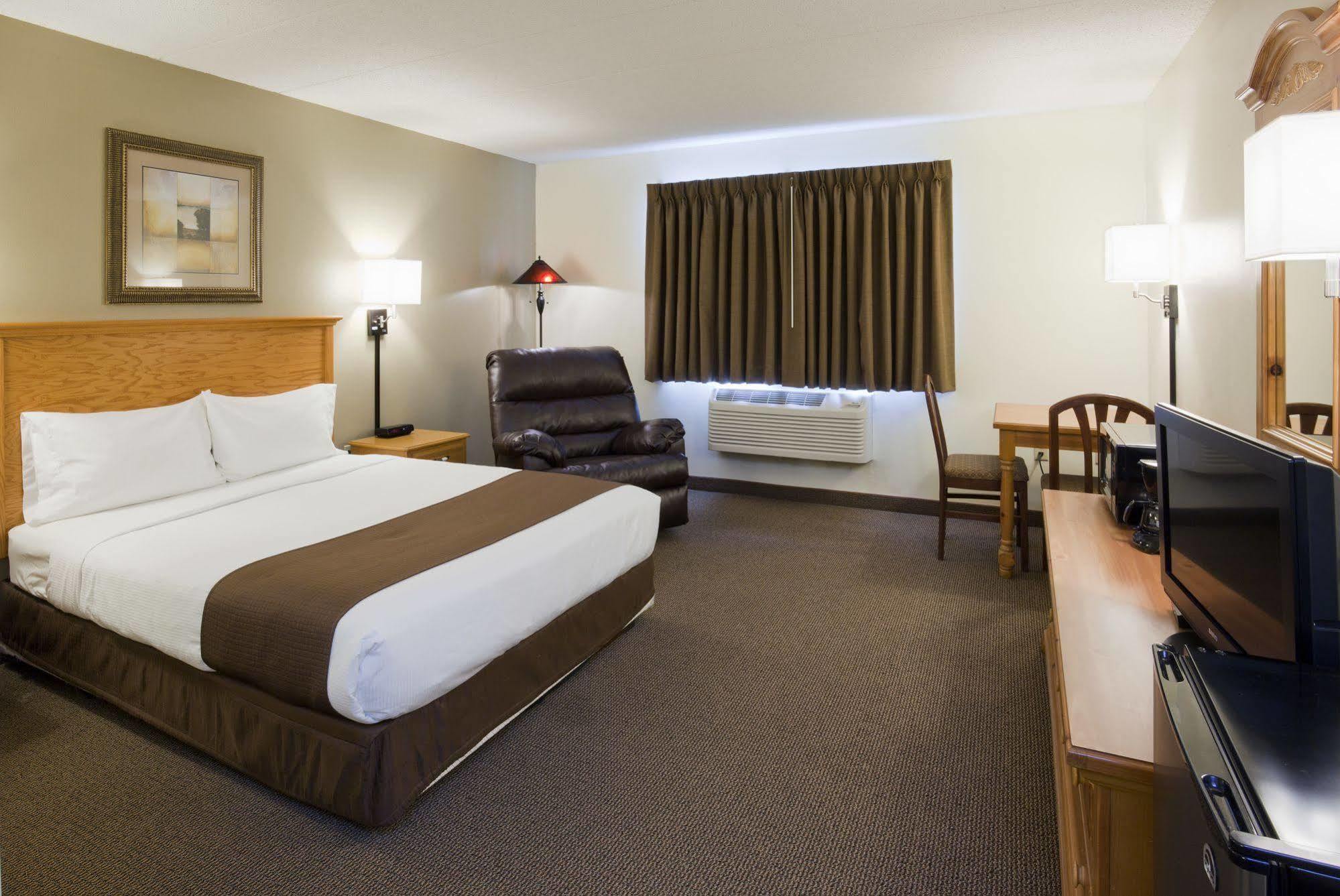 Paynesville Inn&Suites Extérieur photo