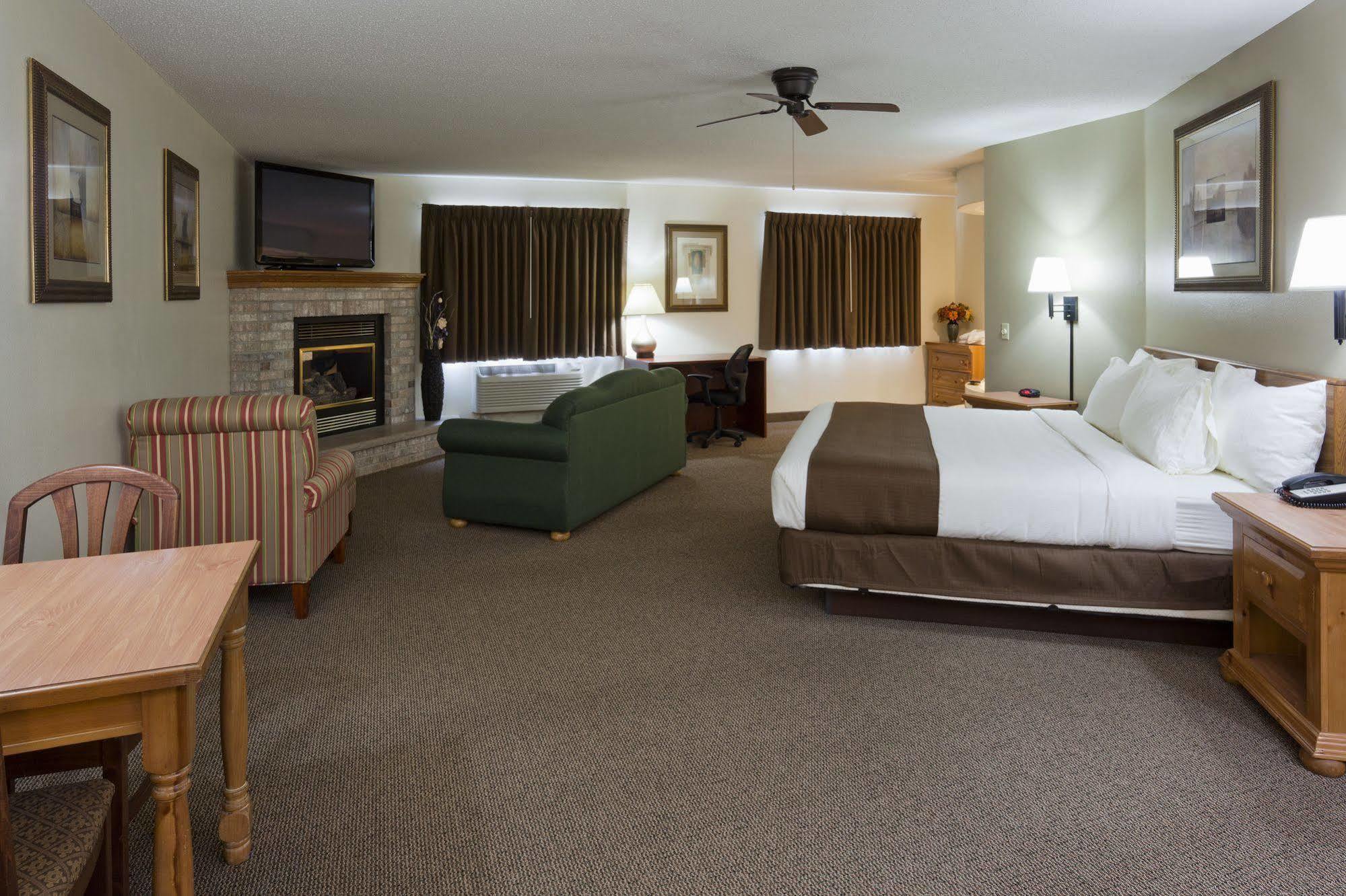 Paynesville Inn&Suites Extérieur photo