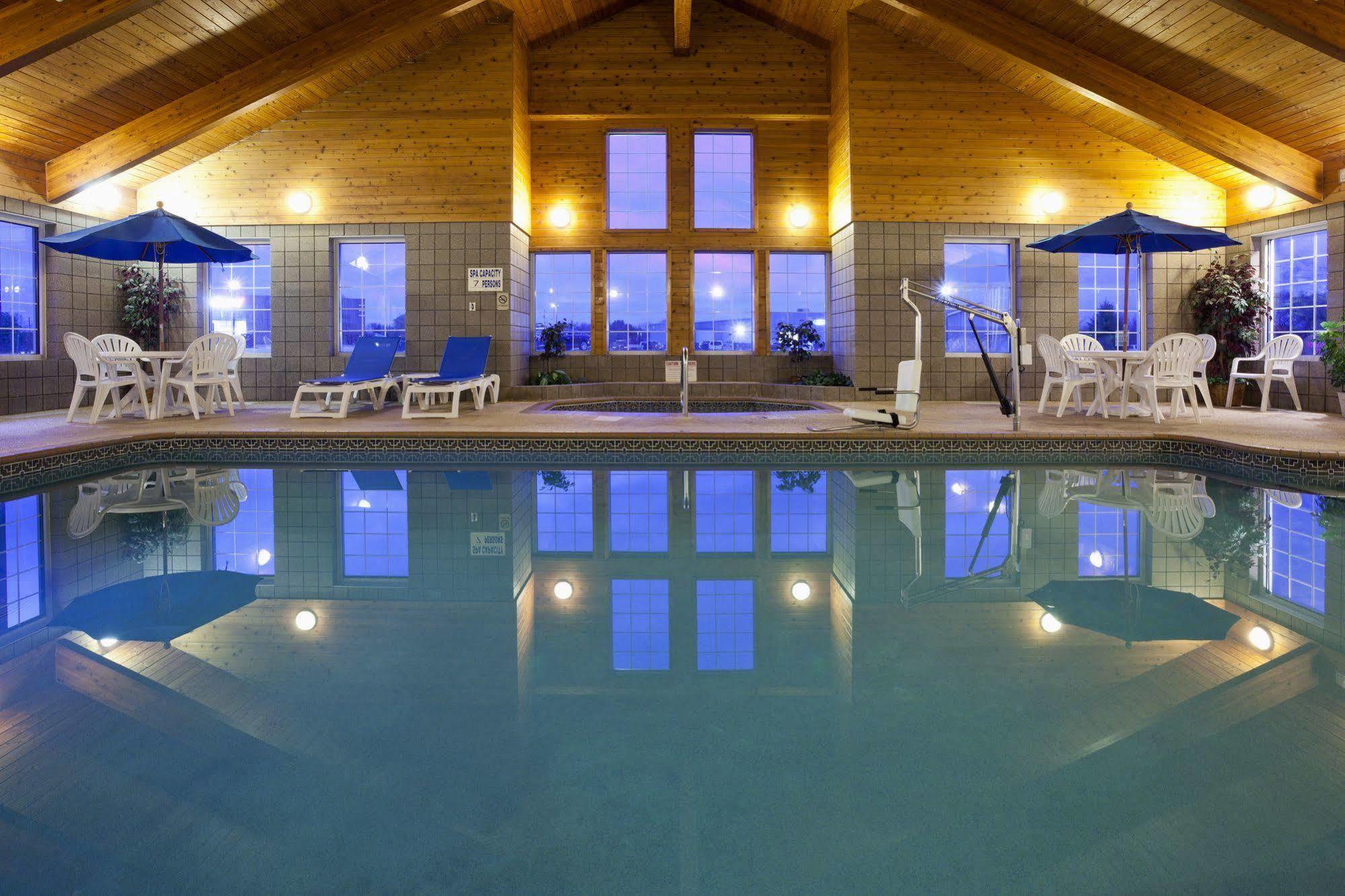 Paynesville Inn&Suites Extérieur photo